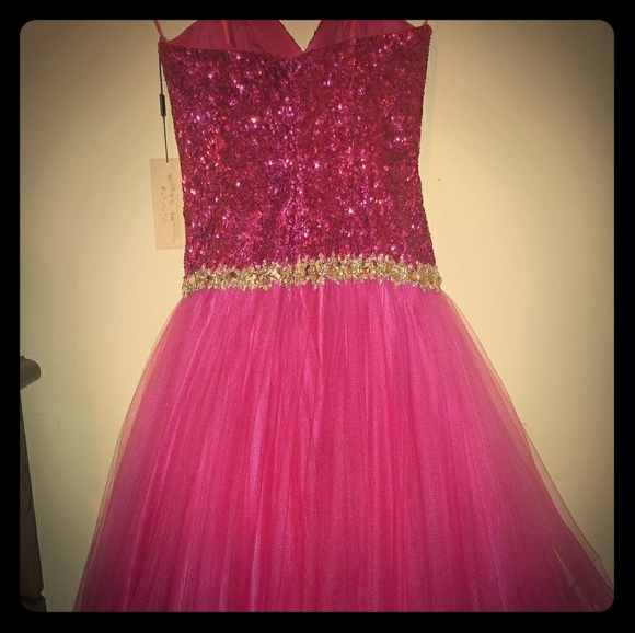 dress - Picture 1 of 8